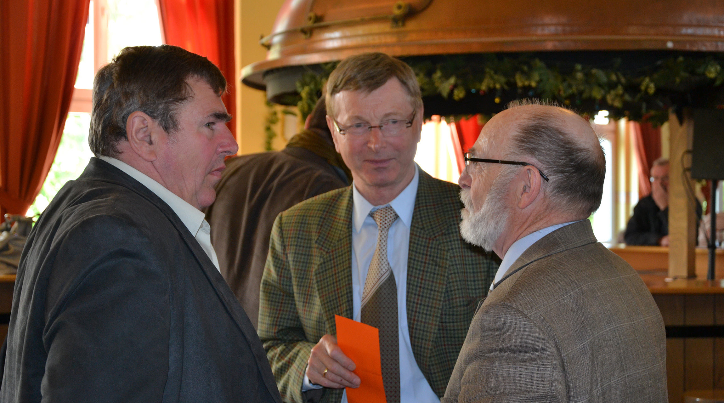 Beim-Gespräch-mit-VOS-Bundesvorsitzenden-Johannes-Rink-(rechts)-und-Rainer-Buchwald-(links)-während-des-Bautzen-Forums